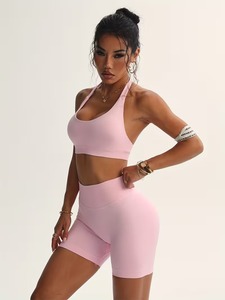 Ensemble de sport 2 pièces pour femme : Haut court dos nu et short de course côtelé anti-transparence pour le sport - Product Image 3