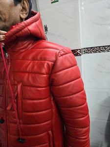 แจ็คเก็ตพัฟเฟอร์บุผ้านวมบางระบายอากาศได้ดีสำหรับผู้ชาย ดีไซน์ยอดเยี่ยมประจำปี 2024 พร้อมบริการสกรีนโลโก้ ผ้าคุณภาพสูง คอตั้ง ซิป - Product Image 3