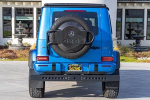 Mejor Precio, AMG G63 4x4² Usado del 2022, 577HP, Motor V8 Biturbo, Ejes Portales, Color Azul Metálico South Seas - Product Image 3