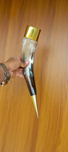 Cuerno de cerveza de estilo escandinavo tradicional hecho de cuerno de ganado natural con revestimiento interior apto para alimentos y acabado pulido. - Product Image 2