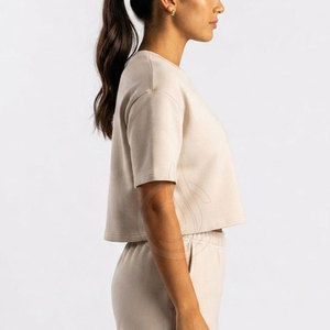 Crop top tendance pour femmes, vêtements confortables pour tous les jours, pour un style décontracté, garde-robe d'été et activités quotidiennes - Product Image 6