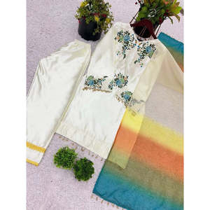 Conjunto de Dupatta y parte superior de lujo para mujer con trabajo de secuencia de bordado pesado - Product Image 6
