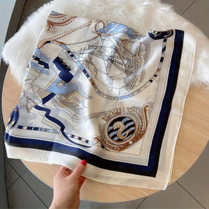 Foulard carré en soie imprimé numérique motif floral, bandana d'été respirant – Fabricant - Product Image 2