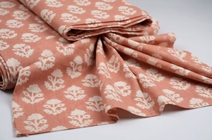 Tissu en coton léger imprimé à la main, écologique, motif floral pêche Sanganeri, textile indien de Jaipur, pour robes et sacs pour filles - Product Image 2