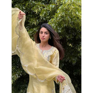 Conjunto de traje de fiesta de diseñador para mujer Top-Bottom y Dupatta para un aspecto elegante - Product Image 2