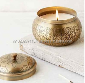 Encantador candelabro votivo de hierro de inspiración vintage con formas talladas, ideal para uso festivo y doméstico por igual - Product Image 3