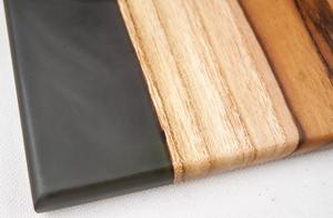 Planche à charcuterie en bois d'acacia et résine époxy de style farmhouse, fabriquée à la main, durable, plateau de service pour fromage, pain, en-cas - Product Image 2