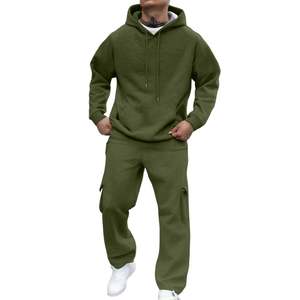 Vente d'usine : Ensemble 2 pièces pour homme – Survêtement tendance en polaire avec sweat à capuche et pantalon cargo jogger oversize avec poches - Product Image 4