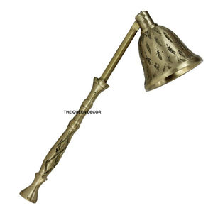 Apagavelas de latón tradicional personalizable con detalles grabados, perfecto para hogares de estilo antiguo y hogares espirituales - Product Image 4