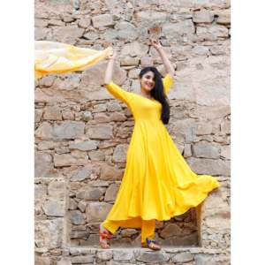 Ensemble de costume en mousseline de soie jaune fleuri - Taille XS - Product Image 1
