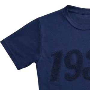 T-shirt en chenille personnalisé bleu marine 1938 à manches courtes, col rond, décontracté, avec broderie de patch texturé, confortable, unisexe - Product Image 3