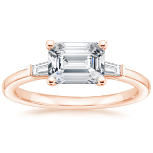 Anillo de compromiso de moissanita con corte esmeralda de tres piedras cónicas East West con engaste de puntas chapado en oro de 14K para aniversario de bodas - Product Image 3