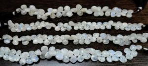 Piedras Preciosas de Piedra Lunar Arcoíris Blanca Natural, Forma de Pera, Lisas, de 6-11 mm, Se Venden por Hilo de 8 Pulgadas - Product Image 2