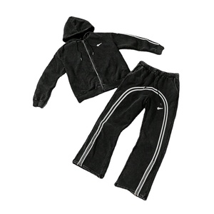 Ensemble de survêtement unisexe streetwear 2025 hiver, noir uni, effet délavé personnalisé, 100% coton, avec pantalon de jogging évasé et sweat à capuche zippé - Product Image 1