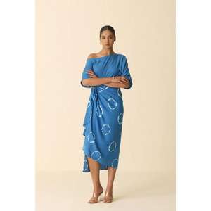 Vestido Midi Cruzado Azul Estampado para Mujer, Vestido Casual de Verano con un Hombro Descubierto - Product Image 2