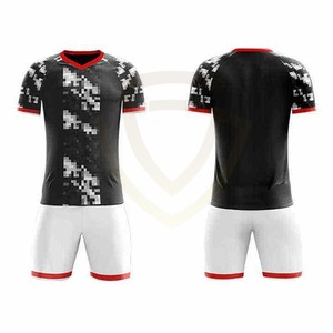 Nouveaux uniformes de football respirants à sublimation, dernière arrivée, fabrication directe d'usine, design OEM, vêtements d'équipe, uniformes de football - Product Image 4