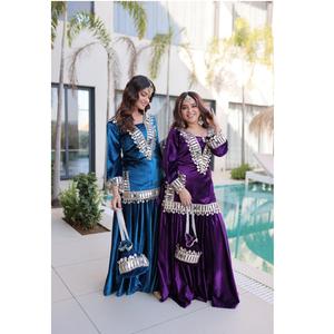 Elegante Ensemble Kurta con Salwar Farshi, Silhouette a Gamba Larga, Realizzato in India per Amanti dello Stile Etnico Moderno - Product Image 1