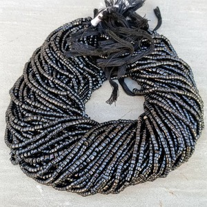 Perles de pierres précieuses en spinelle noire naturelle lisses Heishi Tyre 4mm 7mm, prix de gros en vrac pour la fabrication de bijoux et de bracelets - Product Image 1