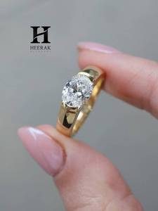 Anillo de compromiso de lujo de oro amarillo de 18 quilates con diamante ovalado cultivado en laboratorio, engaste de media bisel, solitario de diamante ovalado oriental-oeste - Product Image 5