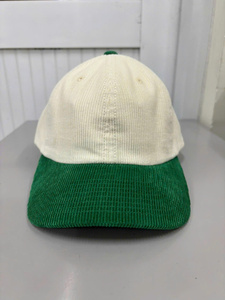 Casquette de baseball en velours côtelé personnalisée avec logo brodé Mama, style vintage bicolore vert crème, casquette 5 panneaux en velours côtelé pour femme, fabrication OEM au Vietnam - Product Image 6