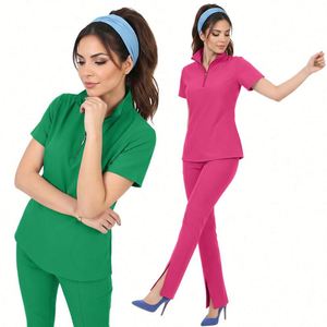 Conjunto de Uniformes Médicos Profesionales Unisex con Cuello en V para Hospital, Venta al por Mayor para Mujeres - Product Image 1