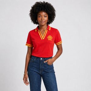 Polo de sororité NSPDK pour femme, rayures rouges et dorées, col en V, piqué, avec écusson brodé, tenue grecque, vente en gros - Product Image 2