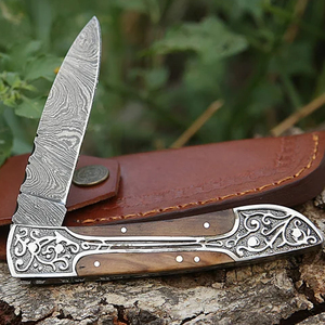 Couteau de poche artisanal en acier Damas, manche en bois d'olivier, gravé, couteau pliant de survie et de camping pour l'extérieur avec étui en cuir - Product Image 2