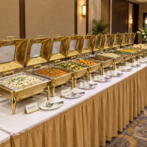 Calentador de Alimentos Colgante de Lujo Dorado con Tapa de Cúpula Martillada y Base de Rejilla de Diamantes, Diseño de Arco Curvo Superior - Product Image 4