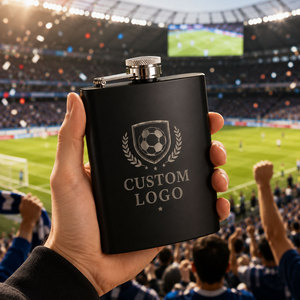 Flacon de poche souvenir personnalisé de ville – Vente en gros – Flacon à whisky en acier inoxydable gravé, thème Football 2026 des villes hôtelières (USA, Canada, Mexique) - Product Image 1
