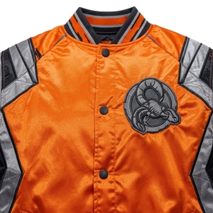 Blouson universitaire en satin personnalisé pour hommes et femmes avec logo personnalisé sur la poitrine, patchs sur les manches et broderie au dos - Fournisseur OEM - Product Image 3