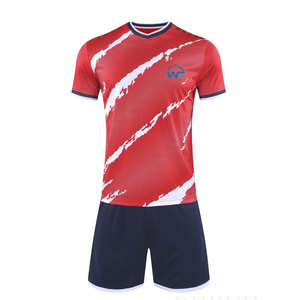 Uniforme de football respirant et à séchage rapide en polyester de qualité supérieure avec logo personnalisé pour l'entraînement et les matchs de football - Product Image 1