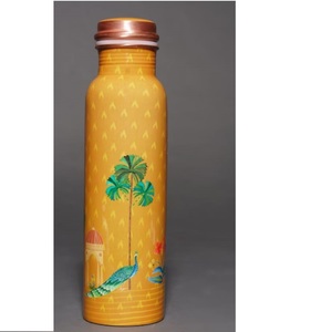 Bouteille en cuivre de couleur rouge au design antique élégant, style classique, qualité supérieure, bouteille en cuivre imprimée à l'émail - Product Image 1