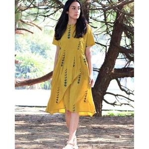 Vestido Largo Plisado Color Amarillo Mostaza para Mujer, Cuello en V, Manga Abullonada, 100% Algodón Ecológico, Corte Holgado Informal, Cintura Natural - Product Image 1