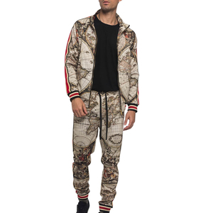 Ensemble de survêtement pour homme avec fermeture éclair intégrale, imprimé carte vintage, pantalon et veste à rayures rouges sur le côté, tenue décontractée pour le printemps, polyester standard - Product Image 4