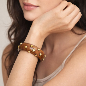 Brazaletes de Madera Hechos a Mano con Tachuelas de Latón y Puntos Coloridos, Joyería Artesanal Natural - Product Image 6
