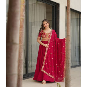 ชุดเดรสสำเร็จรูปผ้าไหมวิชิตรา แขนสั้น ปักลาย FABZONE คุณภาพสูง สำหรับงานแต่งงาน พร้อมผ้าคลุมไหล่ ขายส่งระดับพรีเมียม - Product Image 1