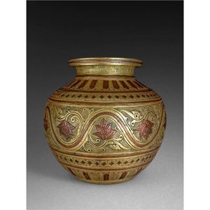 Wholesale Engraved Brass Kalash Pot Embossed Metal Vase <b>Decorative</b> Puja Lota Indian Wedding <b>Decoration</b> Hotel Tabletop Craft - Product Image 1