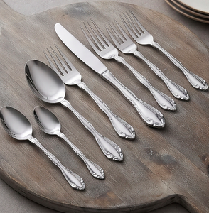 Ensemble de 5 couverts élégants plaqués argent en acier inoxydable à poignée faite à la main, ustensiles de cuisine élégants et parfaits pour les mariages et les hôtels. - Product Image 3