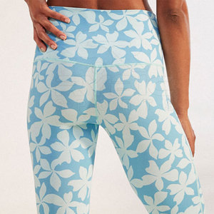 Leggings imprimés pour femmes à prix abordable avec tissu de haute qualité. Découvrez le confort des leggings pour femmes de qualité supérieure en vente. - Product Image 5