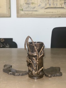 Vase en alliage de zinc nickelé noir avec motif de rose, thème floral, décoration d'intérieur, artisanat en métal - Product Image 5
