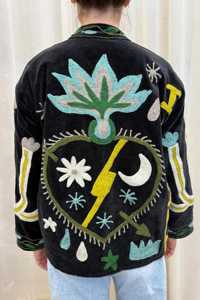 เสื้อแจ็คเก็ตกำมะหยี่สไตล์โบฮีเมียน ปักลายดอกไม้ด้วยมือ คอปก ทรงหลวม แขนยาว ดีไซน์โอเวอร์ไซส์ ใส่ได้ทุกฤดู - Product Image 1