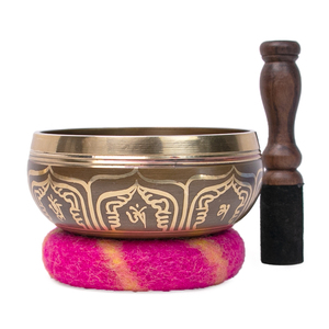 Ensemble de bols chantants tibétains de 11 cm en laiton gravé, avec coussin et maillet en cuir pour la méditation - Product Image 2