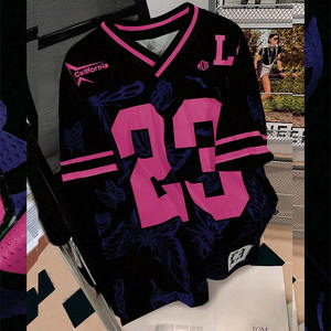 Camiseta de Fútbol Americano Unisex Oversize de Malla con Estampado de Mariposa Rosa, Estilo Urbano, Cuello en V, Transpirable, Poliéster, Ropa de Equipo OEM - Product Image 1