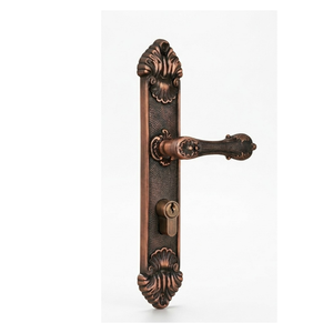 Manija de puerta de latón macizo Heritage Crest sobre placa |   Manija de Puerta de Diseño Vintage con Forma de Concha y Orificio para Llave, para Puertas de Madera de Lujo - Product Image 1