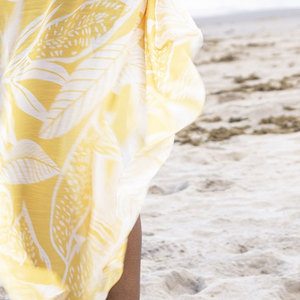 Sarongs personnalisés pour femmes, taille haute, mode estivale, pour la plage, en vente. - Product Image 4
