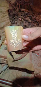 Vaso de cuerno vikingo para beber, bandeja ecológica medieval personalizable para fiestas - Product Image 2