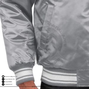 Chaqueta Bomber Vintage de Satén con Parches, Unisex, con Logotipo Personalizado Bordado, Chaqueta Varsity Oversize, Diseño con Parches, Estilo Urbano, OEM - Product Image 3