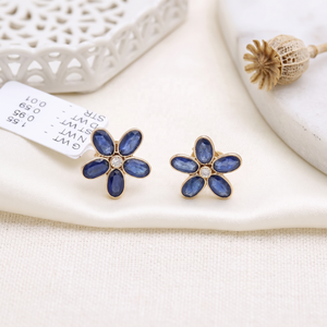 Boucles d'oreilles clous en or jaune massif 18 carats avec saphir bleu naturel et diamant central, bijoux fins pour femmes, vente en gros - Product Image 2