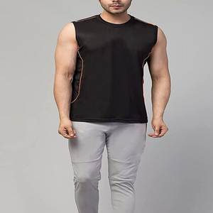 Camiseta sin mangas negra de alto rendimiento para hombre al por mayor - Chaleco de gimnasio con ribetes naranjas en contraste - Camiseta deportiva sin mangas de secado rápido para entrenamiento - Product Image 4