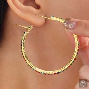 PRAO Dos pares de pendientes colgantes y aros de cristal multicolor - Product Image 2